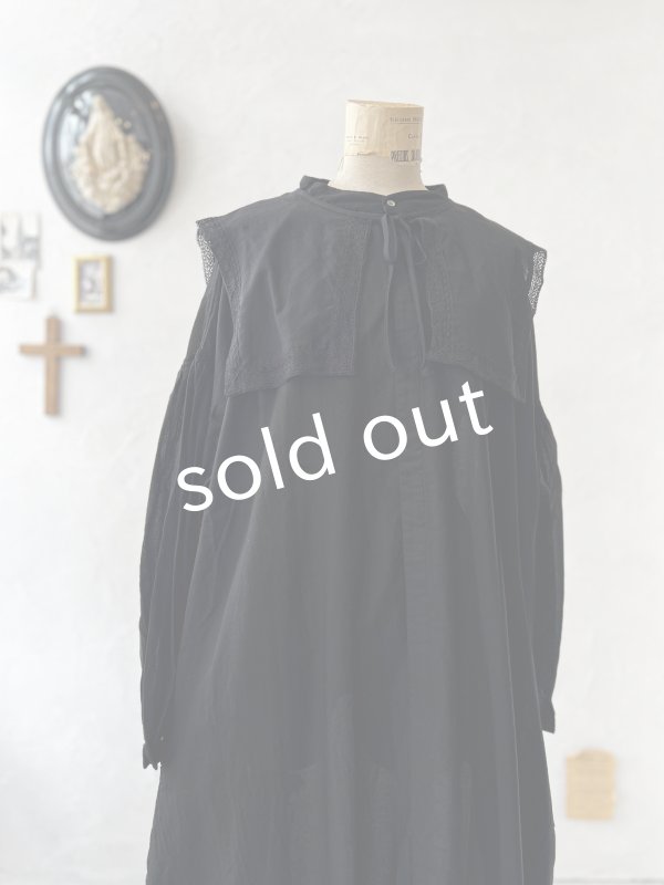 画像2: SO／ティペット付きギャザーワンピース・ブラック (2)