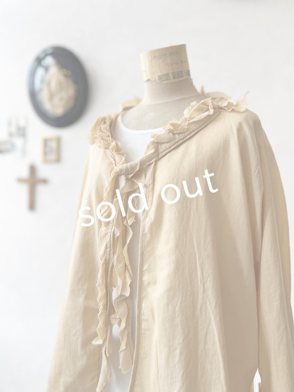 画像3: SO／カーブフリルブラウス・アプリコットベージュ (3)