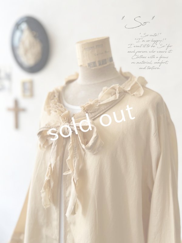 画像1: SO／カーブフリルブラウス・アプリコットベージュ (1)