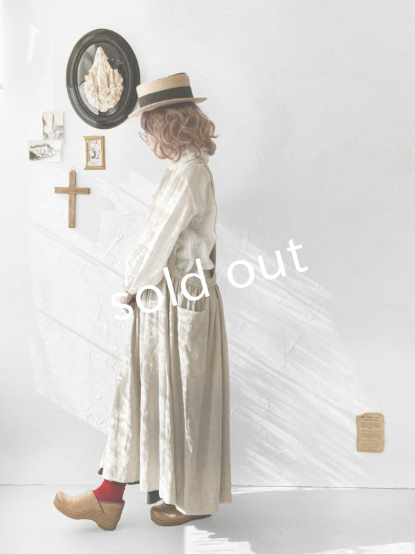 画像17: kosatofuku/ひとつボタンのエプロンギャザーワンピース・生成り (17)