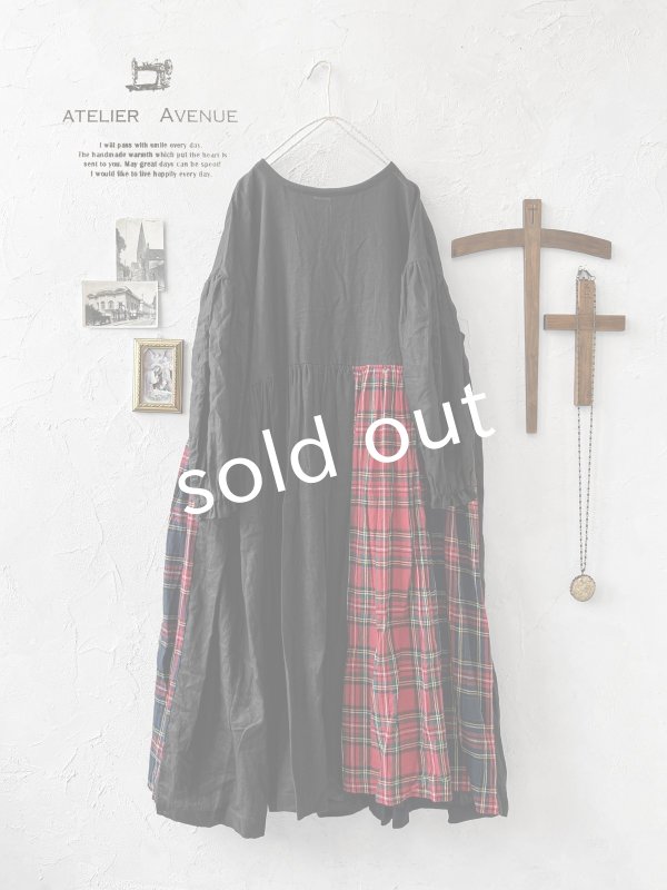 画像1: Avenue／赤チェック切り替えギャザーワンピース・黒 (1)