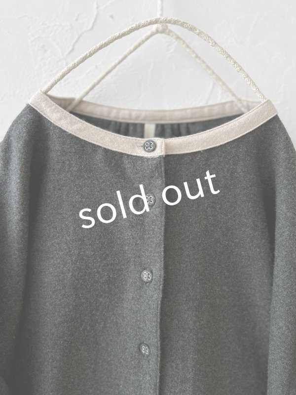 画像2: ubasoku/バイカラー起毛パフ袖ブラウス・チャコール (2)