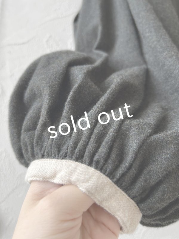 画像5: ubasoku/バイカラー起毛パフ袖ブラウス・チャコール (5)