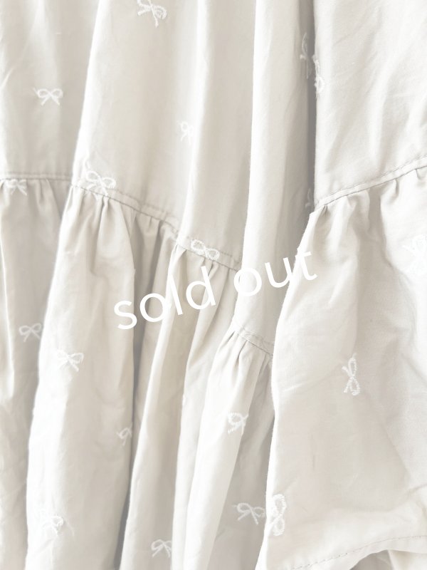 画像2: mifumi／そよかブラウス・きなりベージュ刺繍 (2)