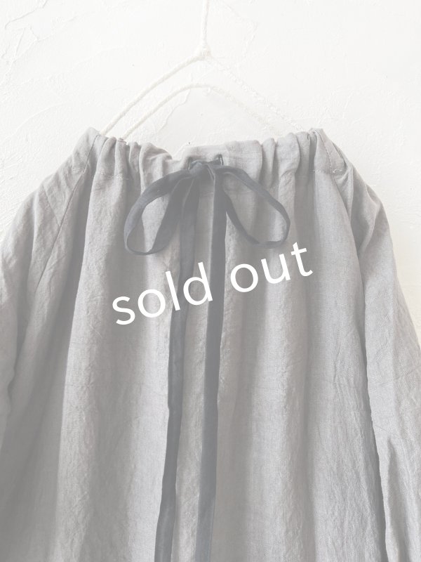 画像5: mifumi／コラボ刺繍yuiワンピース・濃灰 (5)