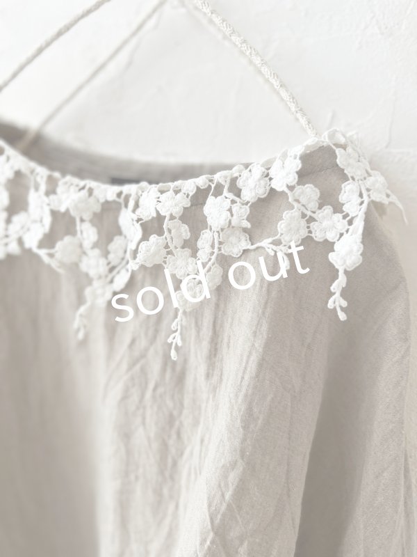 画像2: mifumi／お花たちのブラウス・麻色 (2)