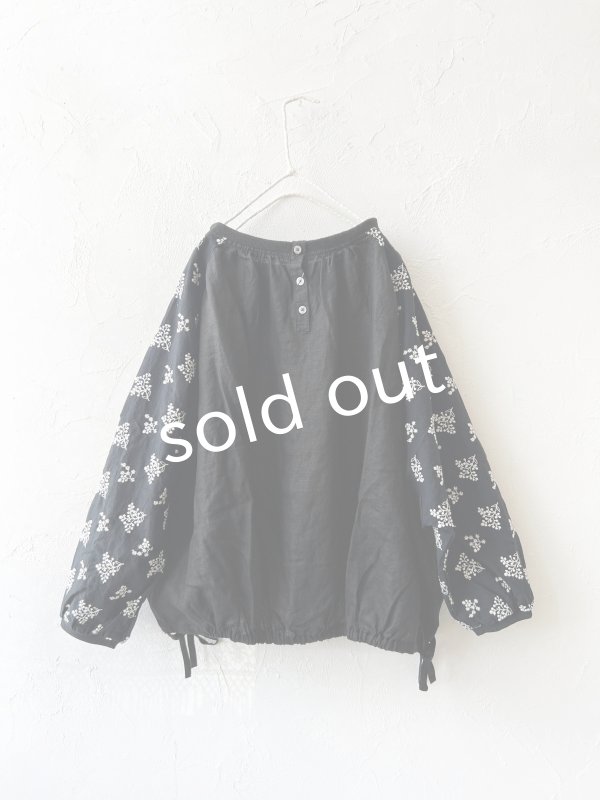 画像8: ubasoku/0200 刺繍の裾りぼんプルオーバー・黒 (8)