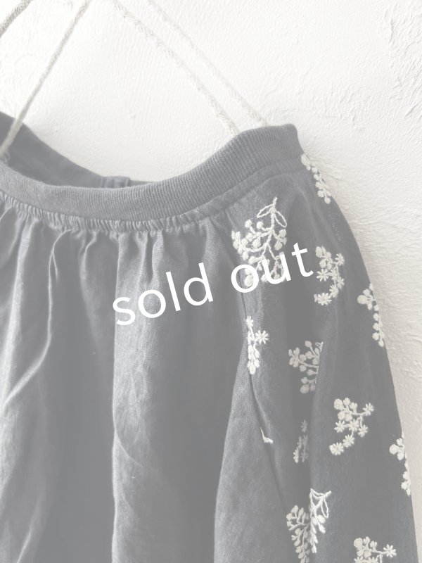 画像3: ubasoku/0200 刺繍の裾りぼんプルオーバー・黒 (3)