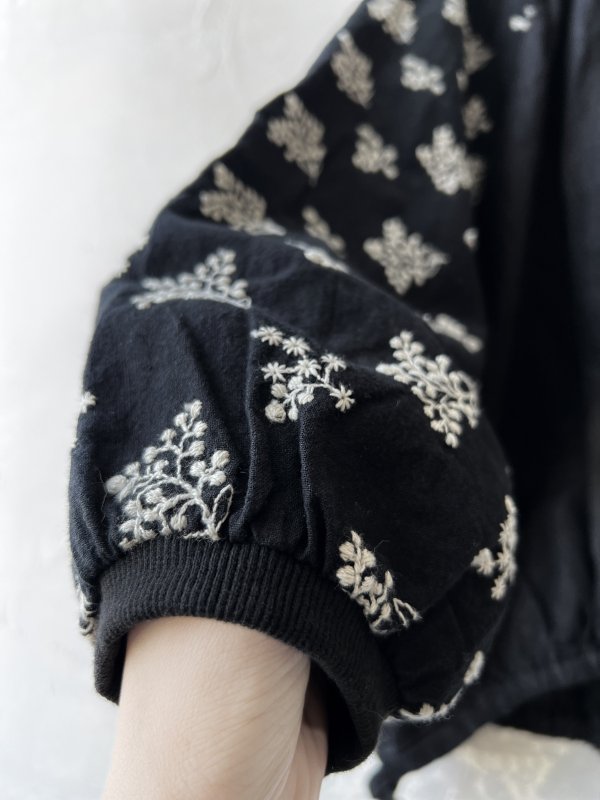 画像6: ubasoku/0200 刺繍の裾りぼんプルオーバー・黒 (6)
