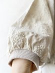 画像6: ubasoku/0200 刺繍の裾りぼんプルオーバー・ナチュラル (6)