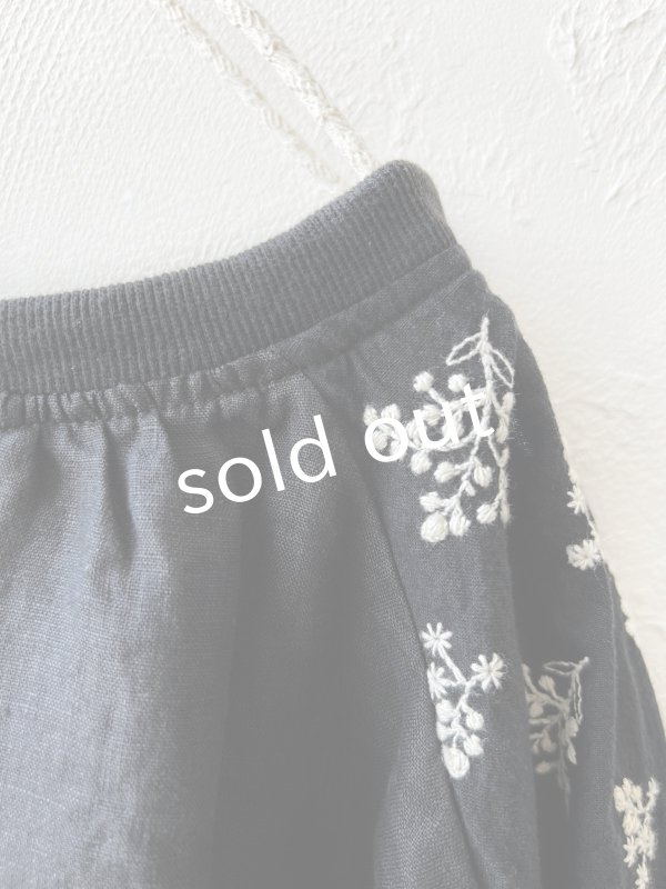 画像4: ubasoku/0200 刺繍の裾りぼんプルオーバー・黒 (4)