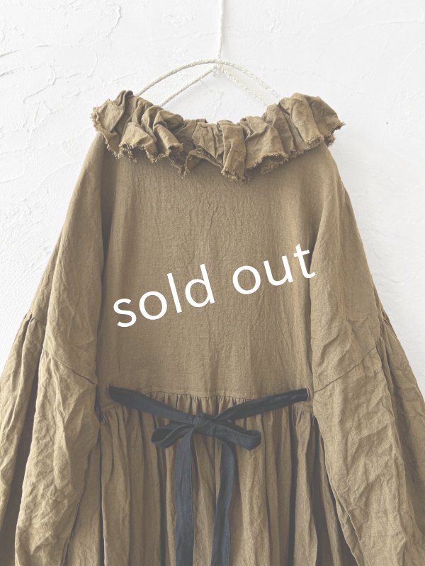 画像2: MARCHE' DE SOEUR/ラッフルウエストリボンワンピース・マスタードブラウン (2)