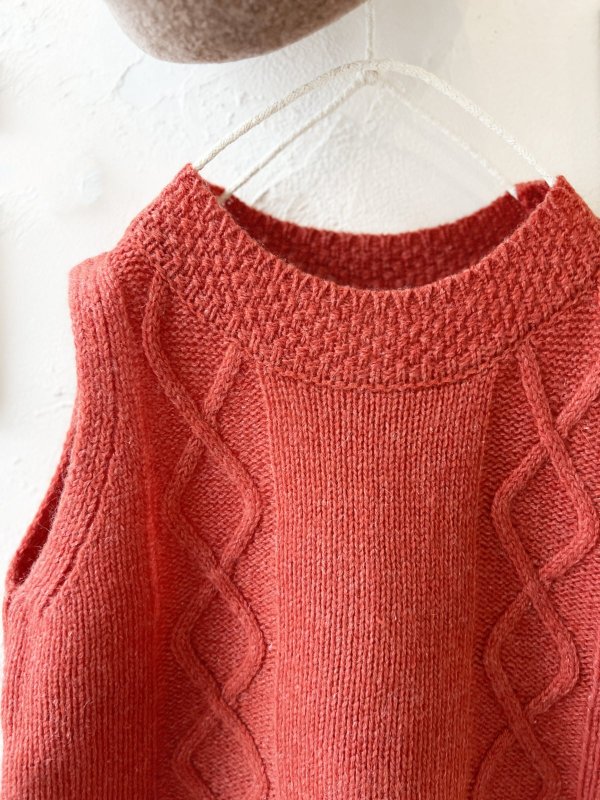 画像2: SO／後ろボタンニットベスト・ブラッドレッド (2)