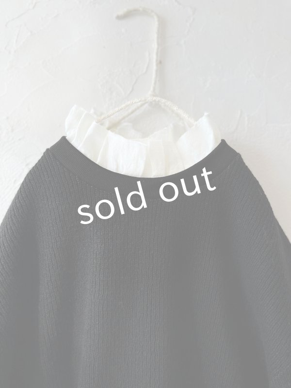 画像2: MAGALI /クォーターニットフリルプルオーバー・ブラック (2)