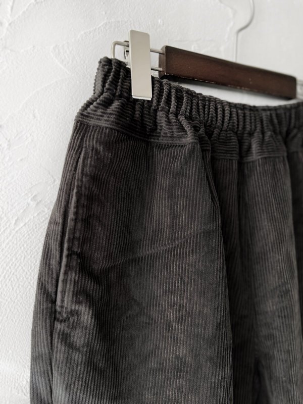 画像2: seasew.／510 コーデュロイテーパードパンツ・チャコール (2)