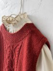 画像4: SO／後ろボタンニットベスト・オキシドレッド (4)