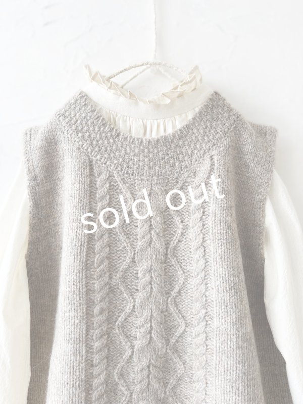 画像2: SO／後ろボタンニットベスト・サンドベージュ (2)