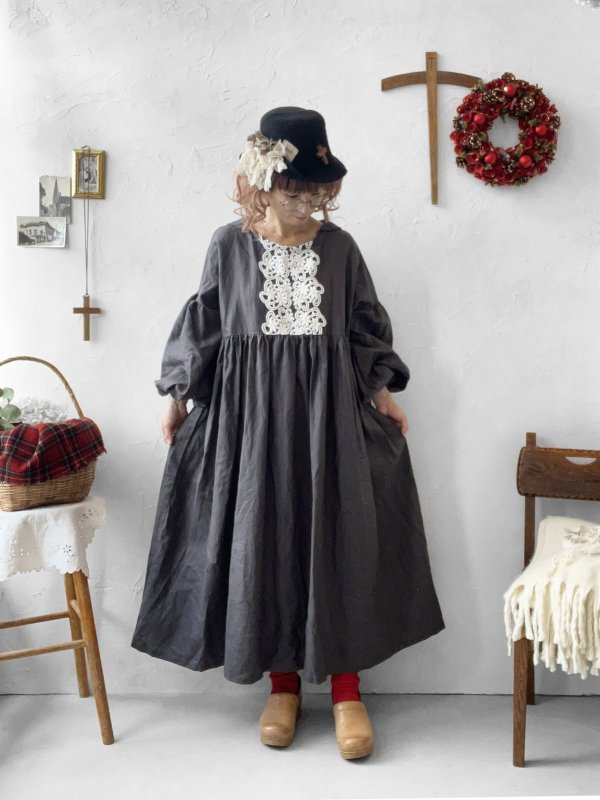 画像4: 【ノエルの贈り物】セーラー襟のレースワンピース・ダークグレー【20】 (4)