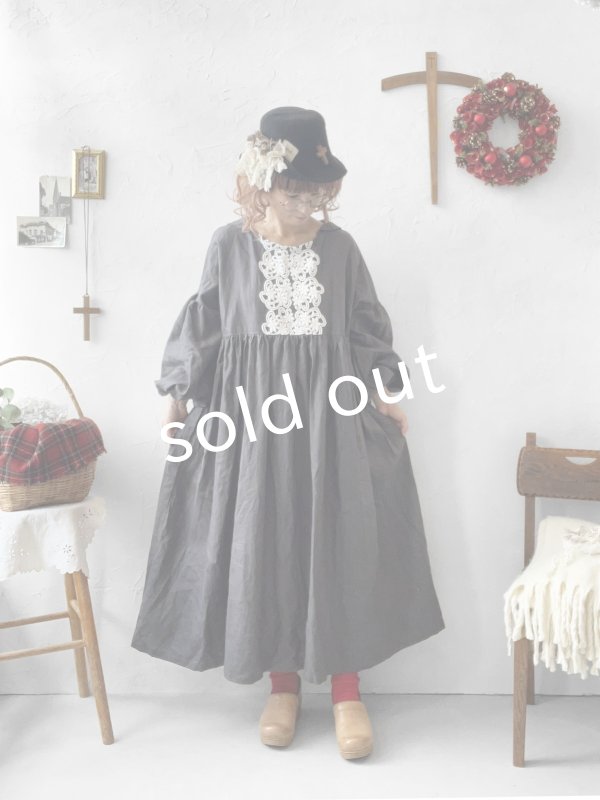 画像4: 【ノエルの贈り物】セーラー襟のレースワンピース・ダークグレー【20】 (4)