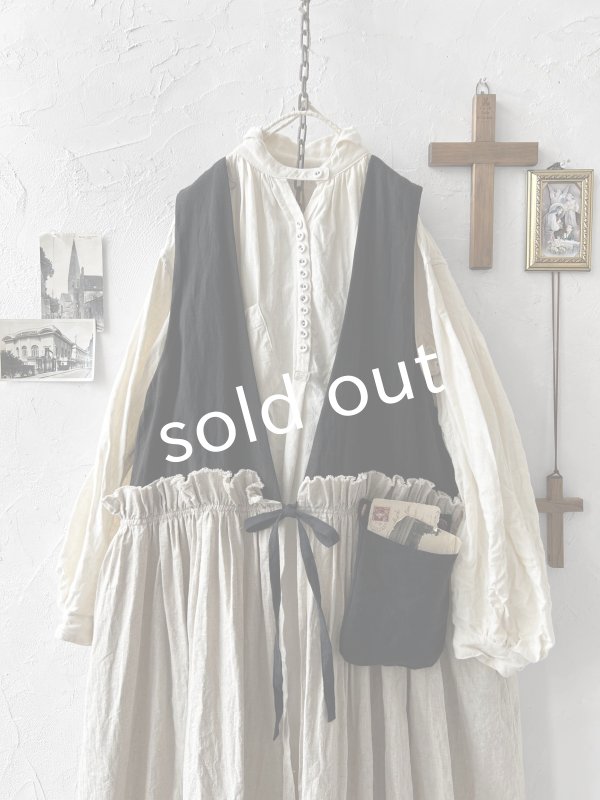 画像2: MARCHE' DE SOEUR／リネンのベストワンピース・黒×生成り (2)