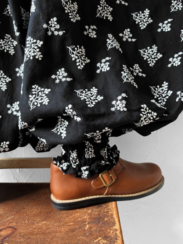 画像10: MARCHE' DE SOEUR／ピエロパンツ・黒ブーケ刺繍 (10)