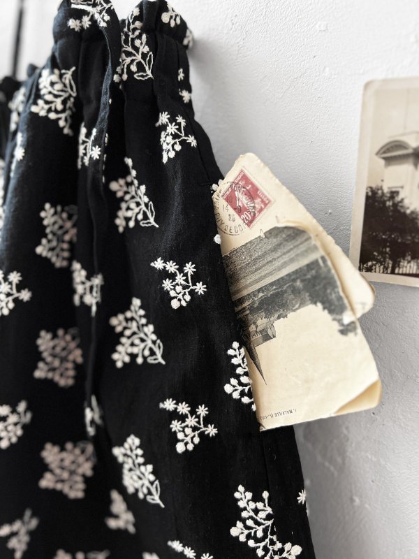 画像7: MARCHE' DE SOEUR／ピエロパンツ・黒ブーケ刺繍 (7)