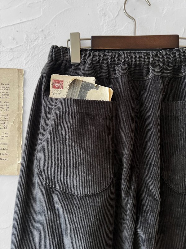 画像7: seasew.／509 コーデュロイ裾ダーツパンツ・チャコール (7)