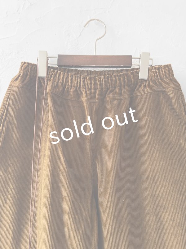 画像2: seasew.／509 コーデュロイ裾ダーツパンツ・ブラウン (2)