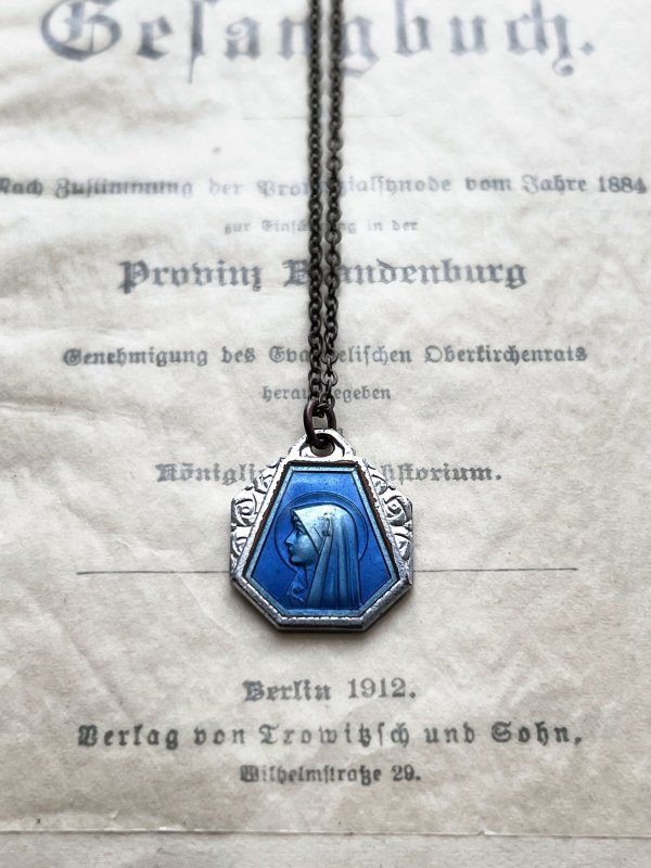 画像1: antique／ルルドの泉のメダイネックレス・ブルー (1)