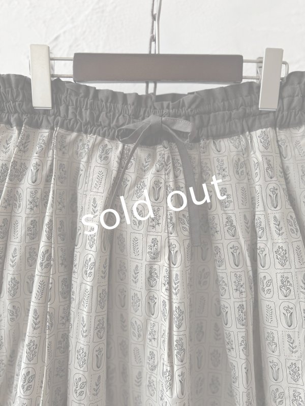 画像2: le ciel／ボタニカルプリントスカート・チャコールグレー (2)