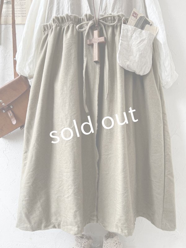 画像4: MARCHE' DE SOEUR／ベストワンピース・生成り×オリーブベージュ (4)