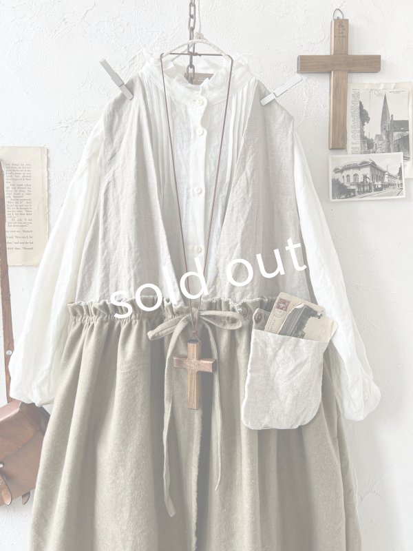 画像2: MARCHE' DE SOEUR／ベストワンピース・生成り×オリーブベージュ (2)