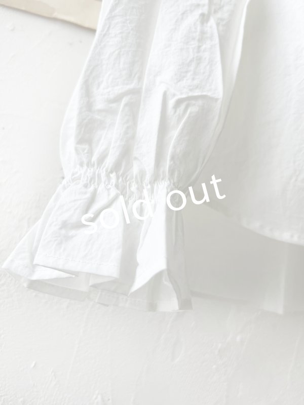 画像13: nous rendent heureux／シャーリングパフ袖ブラウス・グレージュ (13)