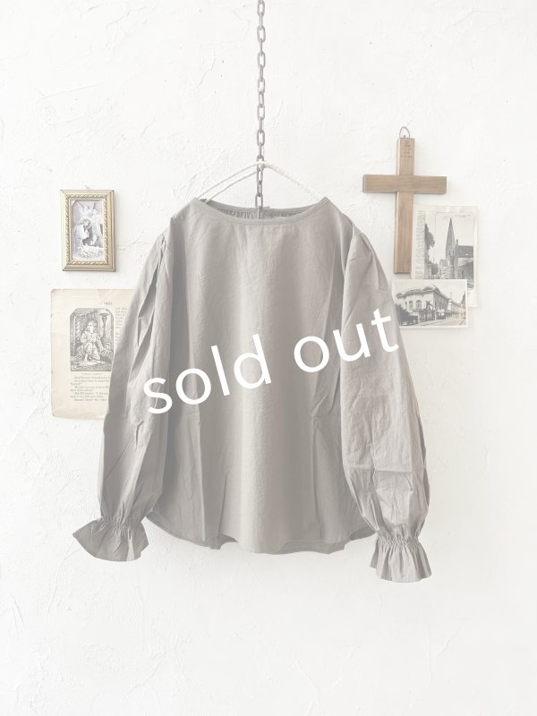 画像3: nous rendent heureux／シャーリングパフ袖ブラウス・グレージュ (3)