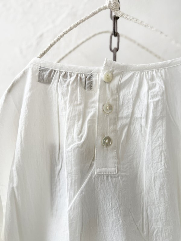 画像8: nous rendent heureux／シャーリングパフ袖ブラウス・オフ (8)