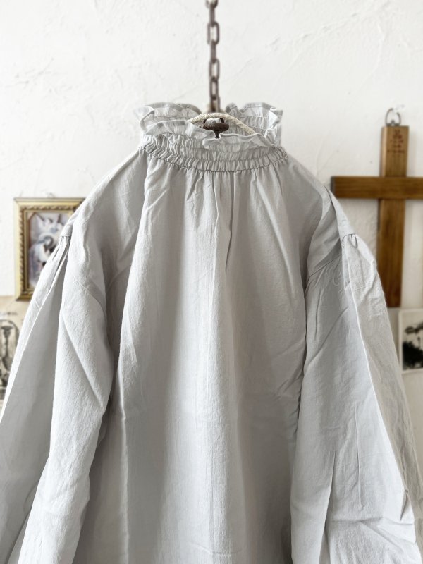 画像2: nous rendent heureux／シャーリング襟ブラウス・ライトグレー (2)