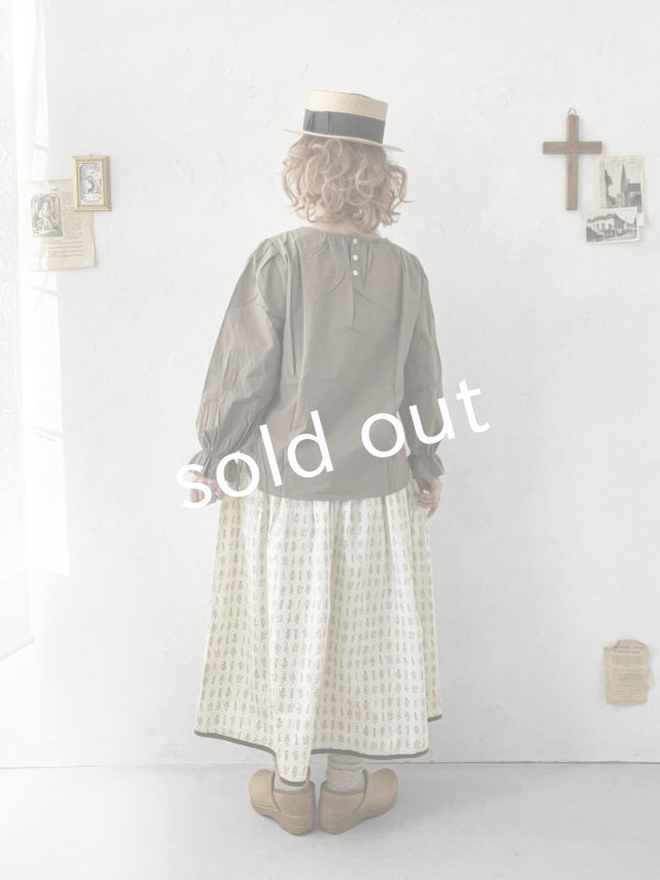 画像10: nous rendent heureux／シャーリングパフ袖ブラウス・グレージュ (10)