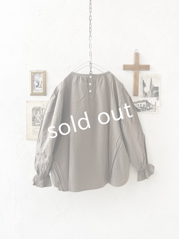 画像6: nous rendent heureux／シャーリングパフ袖ブラウス・グレージュ (6)