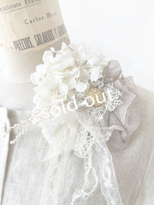 画像5: pollenbienco／アンティークレースとプリザーブドフラワーのコサージュ・D (5)