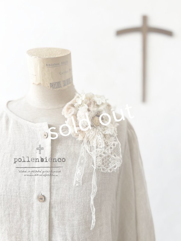 画像2: pollenbienco／アンティークレースとプリザーブドフラワーのコサージュ・C (2)