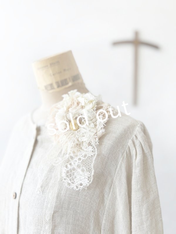 画像6: pollenbienco／アンティークレースとプリザーブドフラワーのコサージュ・C (6)