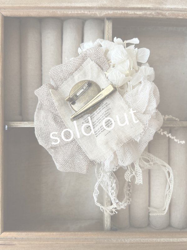 画像3: pollenbienco／アンティークレースとプリザーブドフラワーのコサージュ・D (3)