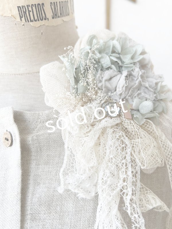 画像5: pollenbienco／アンティークレースとプリザーブドフラワーのコサージュ・A (5)