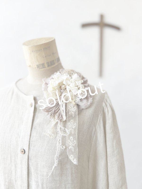 画像4: pollenbienco／アンティークレースとプリザーブドフラワーのコサージュ・E (4)