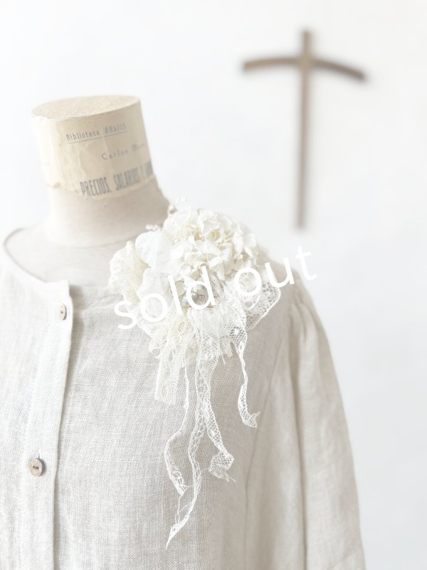 画像4: pollenbienco／アンティークレースとプリザーブドフラワーのコサージュ・B (4)