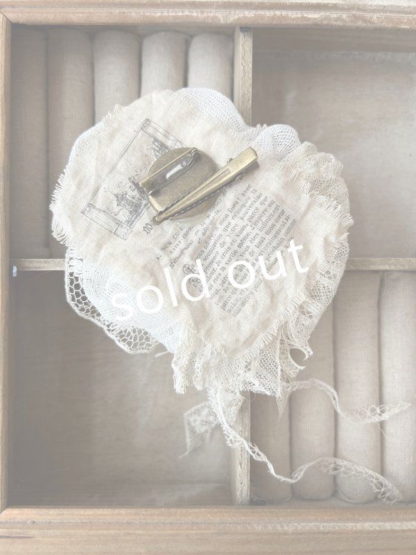 画像3: pollenbienco／アンティークレースとプリザーブドフラワーのコサージュ・B (3)