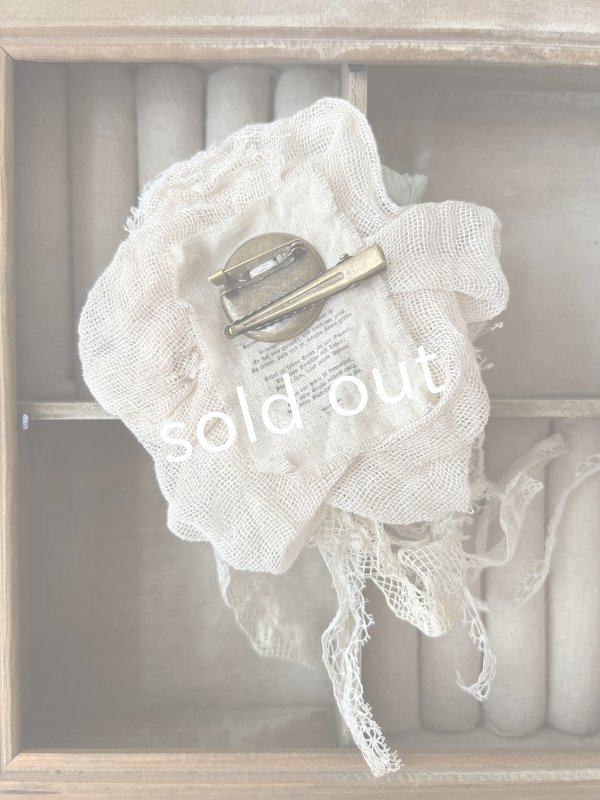 画像3: pollenbienco／アンティークレースとプリザーブドフラワーのコサージュ・A (3)