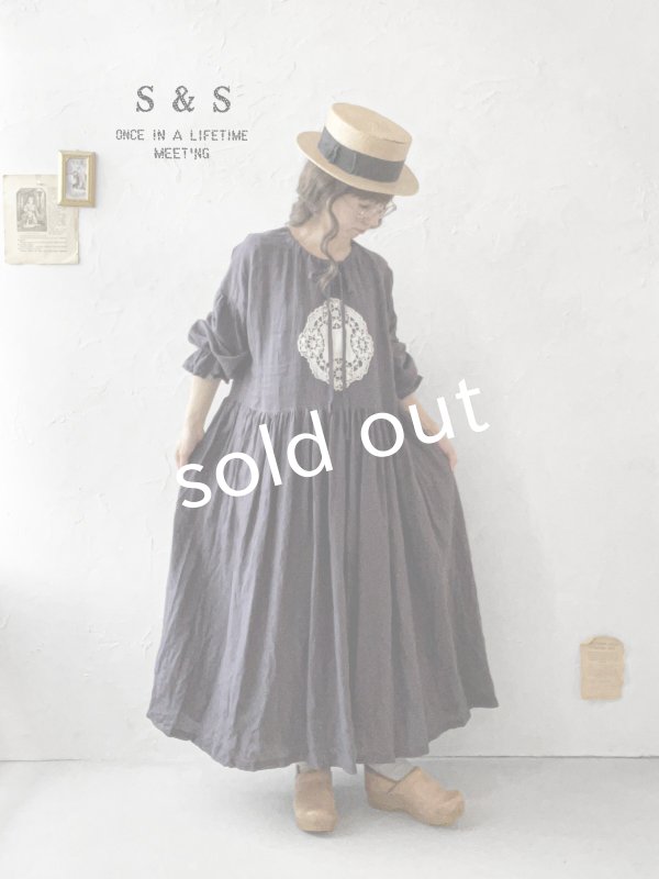 画像8: shizuka's／アンティーク刺繍レースワンピース・チャコール (8)