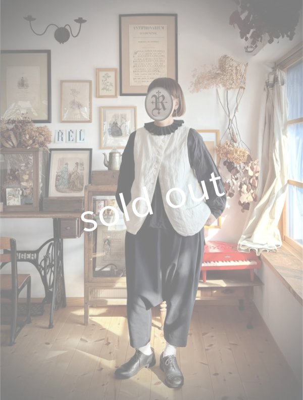 画像2: Reliure／Tucked ruffle collar blouse・black (2)