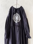 画像2: shizuka's／アンティーク刺繍レースワンピース・チャコール (2)